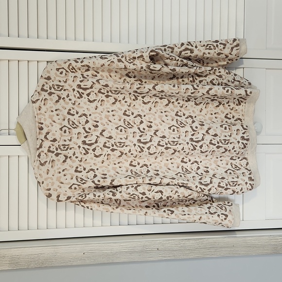 Aerie leopard print oversized sweater Size medium 1/2 zip - Picture 9 of 9